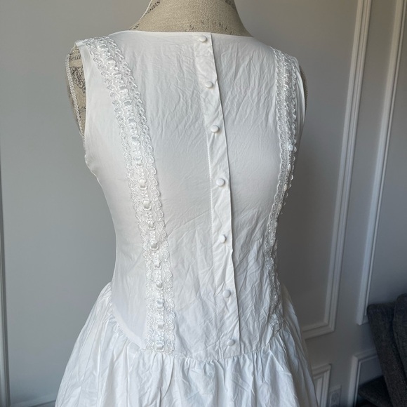 Elegant White lace mini Dress - Picture 3 of 10